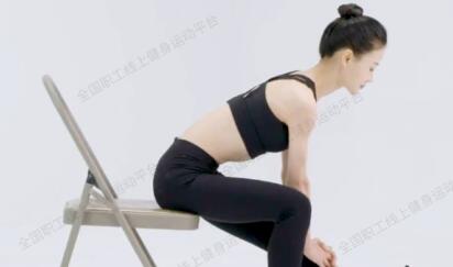 34 坐姿腿部后側靜態(tài)拉伸
