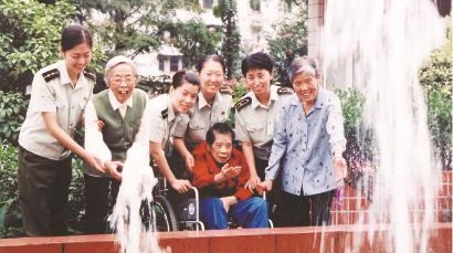 “九十九個(gè)兒女三個(gè)媽”愛(ài)心接力30年