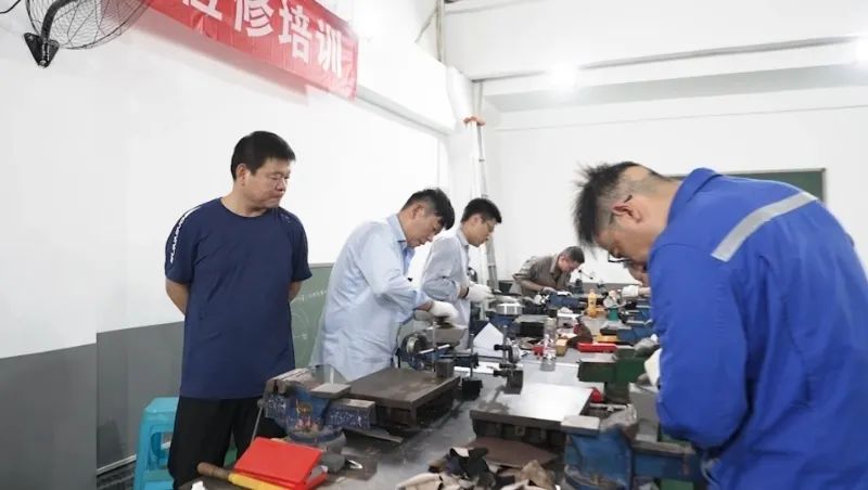 主播說創(chuàng)新｜技能+學歷雙Buff！重慶工會構建產(chǎn)業(yè)工人提升新模式_1754612204827