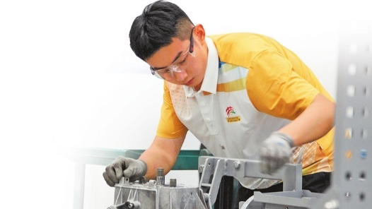 從就業(yè)無(wú)門(mén)到大賽冠軍