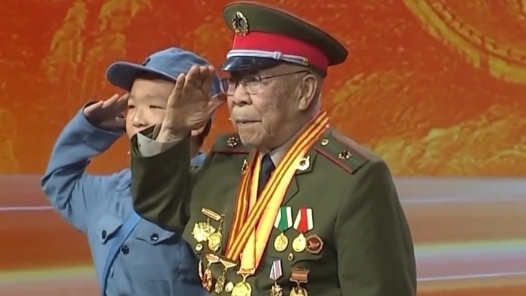 離休后堅(jiān)持義診近30年 95歲抗戰(zhàn)老兵用一生詮釋初心與堅(jiān)守