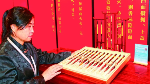 路為紙，地成冊(cè)，行做筆，心當(dāng)墨