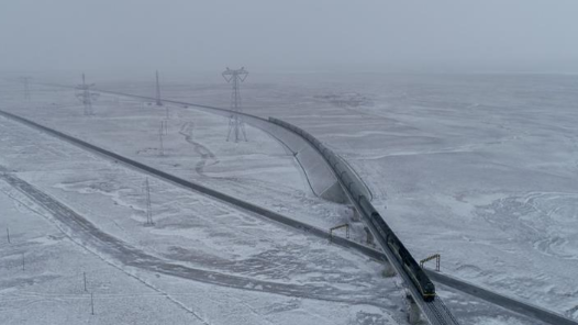 高原風(fēng)雪夜，天路上的生命救援
