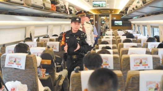 護(hù)送一車(chē)旅客平安出行